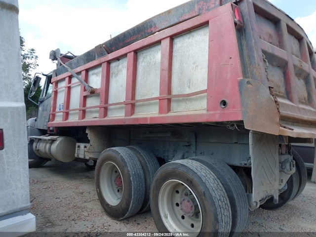 Freightliner Columbia 112