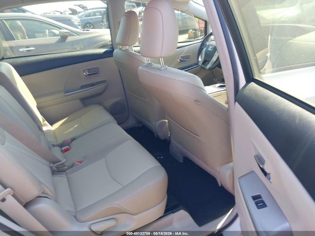 Toyota Prius v Five
