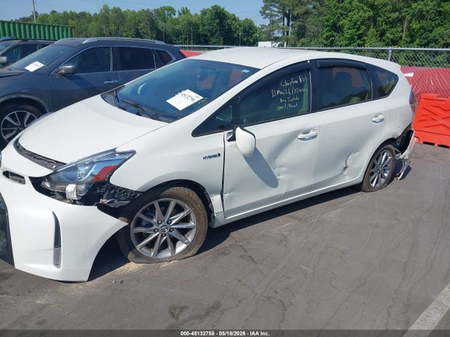 Toyota Prius v Five