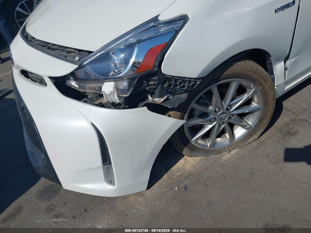 Toyota Prius v Five