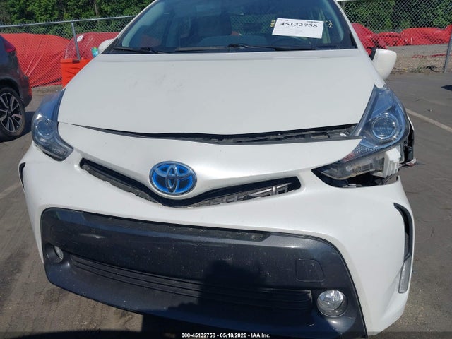 Toyota Prius v Five