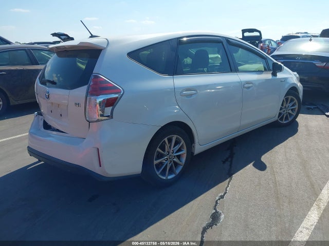 Toyota Prius v Five