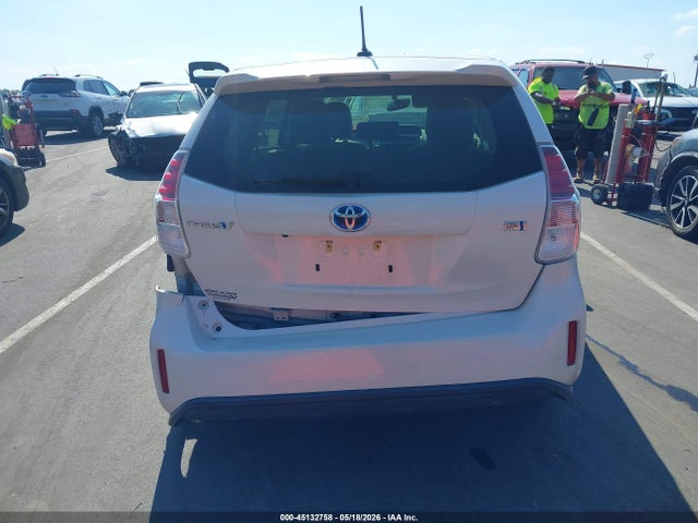 Toyota Prius v Five