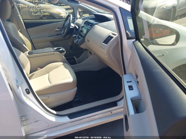 Toyota Prius v Five