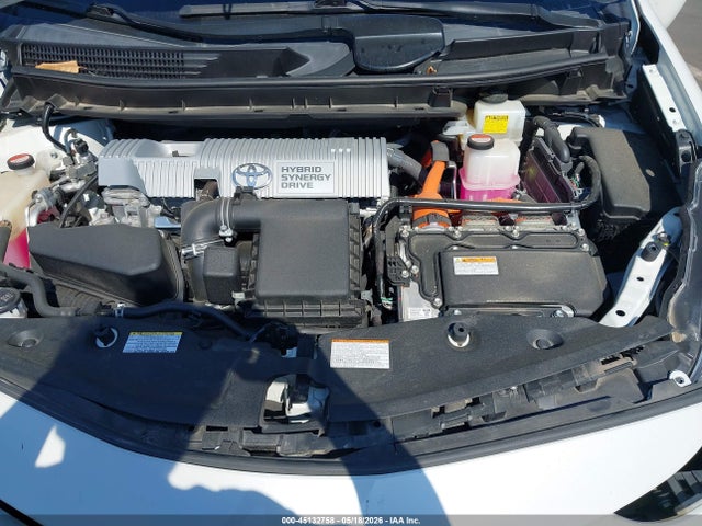 Toyota Prius v Five