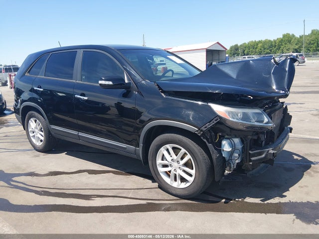 Salvage Kia Sorento Image