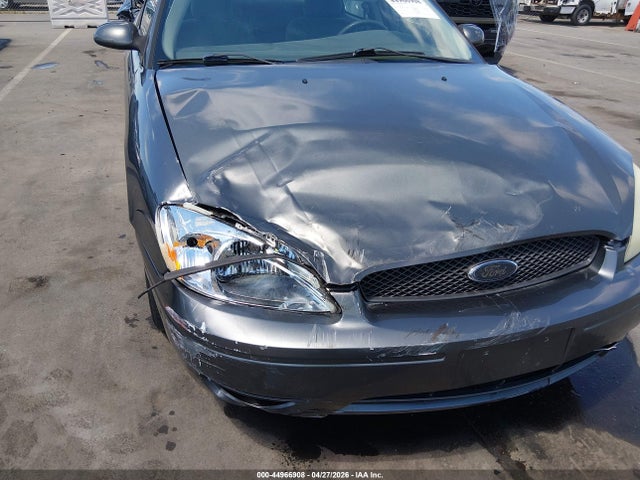 Ford Taurus Se