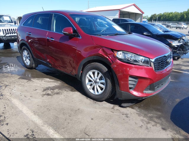 Salvage Kia Sorento Image