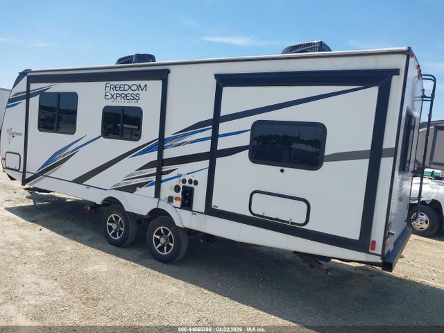 Coachmen Freedom Express Ultr