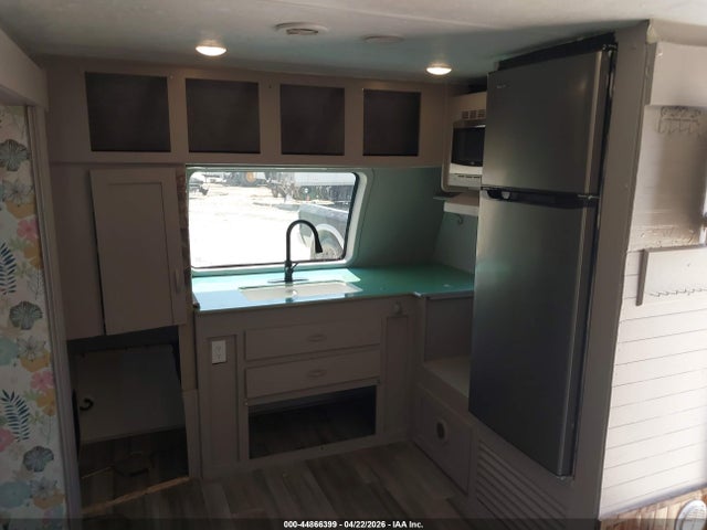 Coachmen Freedom Express Ultr