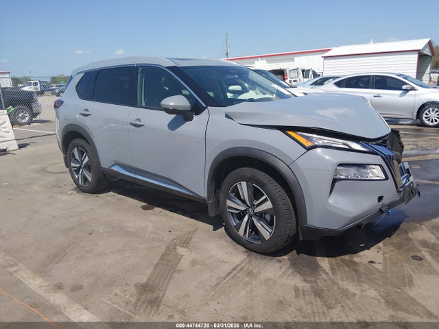 Salvage Nissan Rogue Image