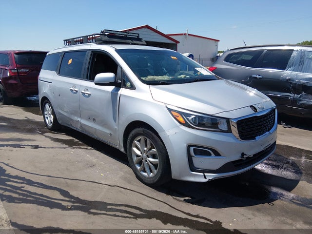 Salvage Kia Sedona Image