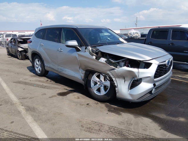 Salvage Toyota Highlander Image