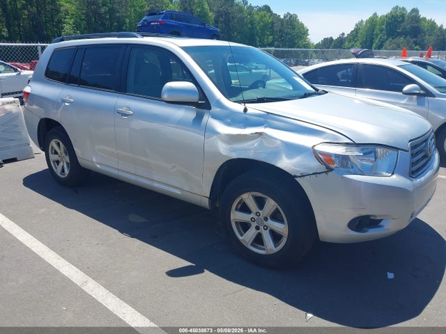 Salvage Toyota Highlander Image