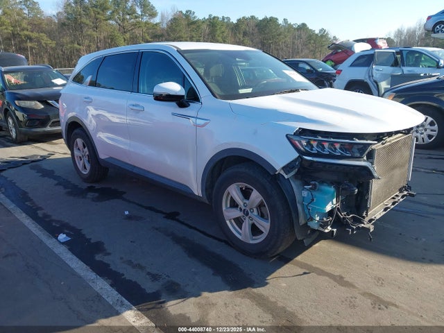 Salvage Kia Sorento Image