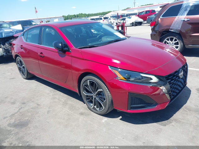 Salvage Nissan Altima Image