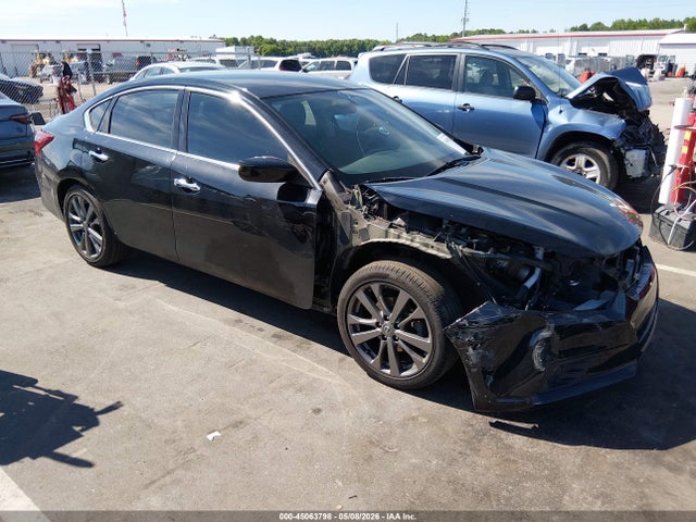 Salvage Nissan Altima Image