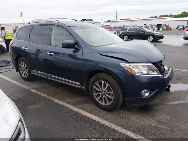 Salvage Nissan Pathfinder Image