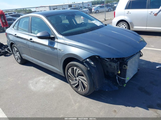 Salvage Volkswagen Jetta Image