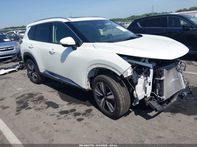 Salvage Nissan Rogue Image