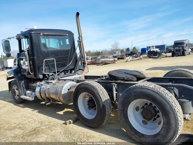 Mack Pinnacle