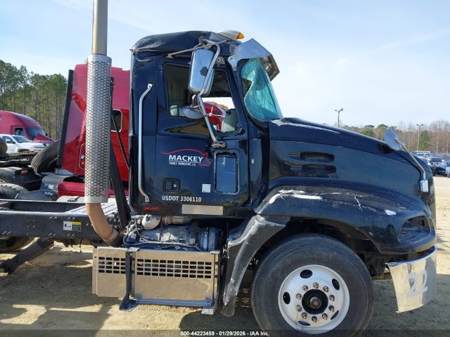 Mack Pinnacle