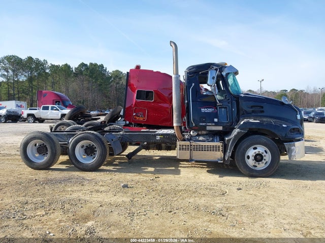 Mack Pinnacle