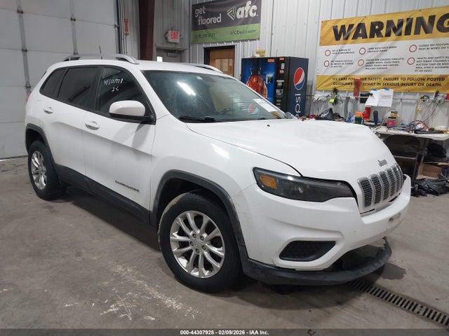 Salvage Jeep Cherokee Image