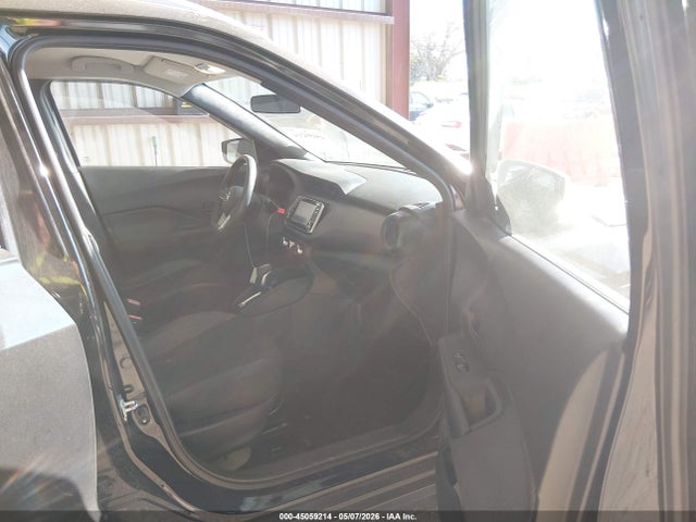 Nissan Kicks S
