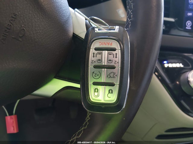 Chrysler Pacifica Touring-l