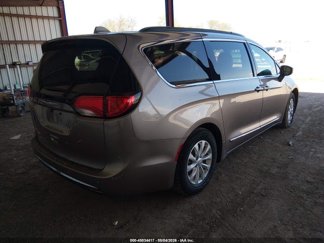 Chrysler Pacifica Touring-l