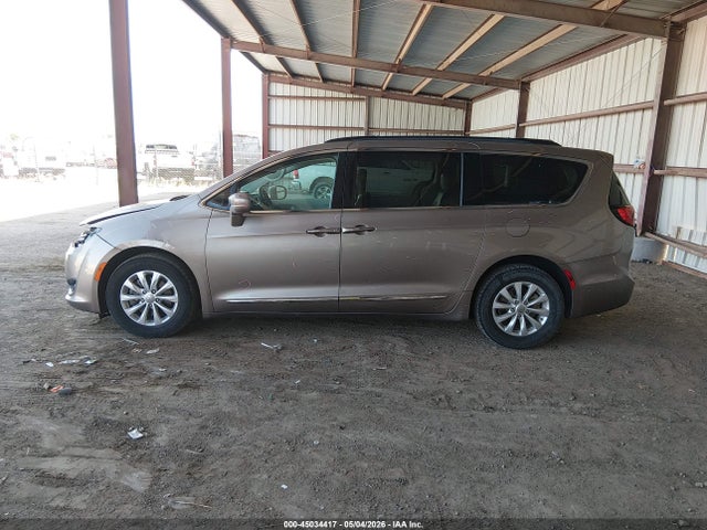 Chrysler Pacifica Touring-l