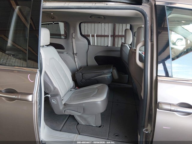Chrysler Pacifica Touring-l