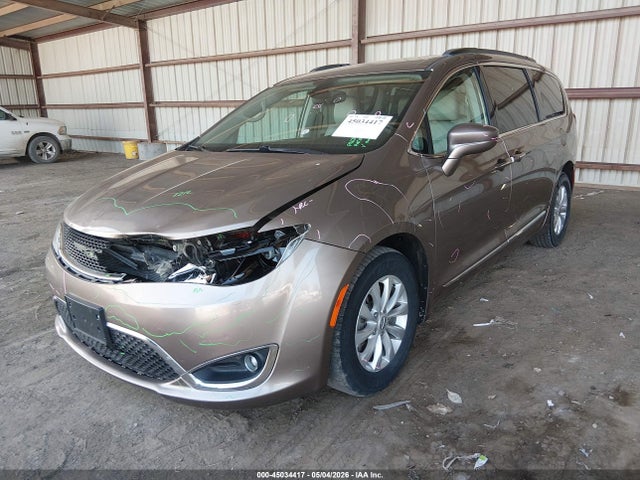 Chrysler Pacifica Touring-l