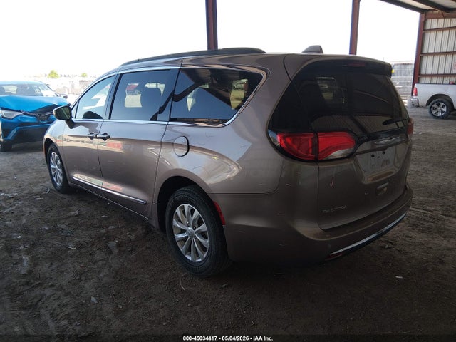 Chrysler Pacifica Touring-l