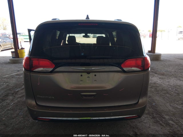 Chrysler Pacifica Touring-l