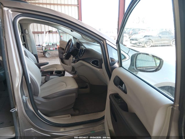 Chrysler Pacifica Touring-l