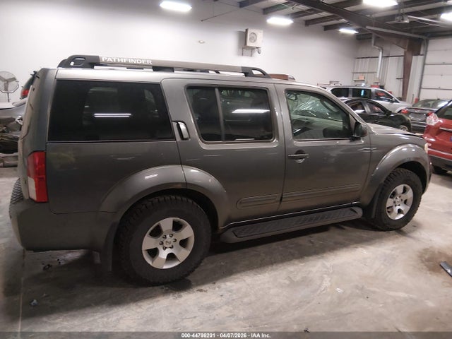 Nissan Pathfinder Se
