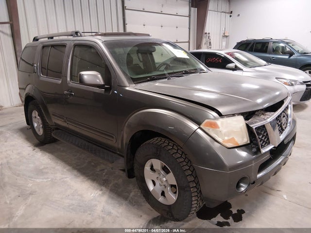 Salvage Nissan Pathfinder Image