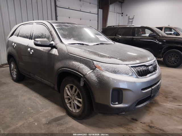 Salvage Kia Sorento Image