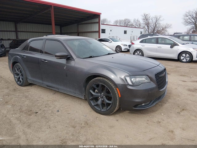 Salvage Chrysler 300 Image