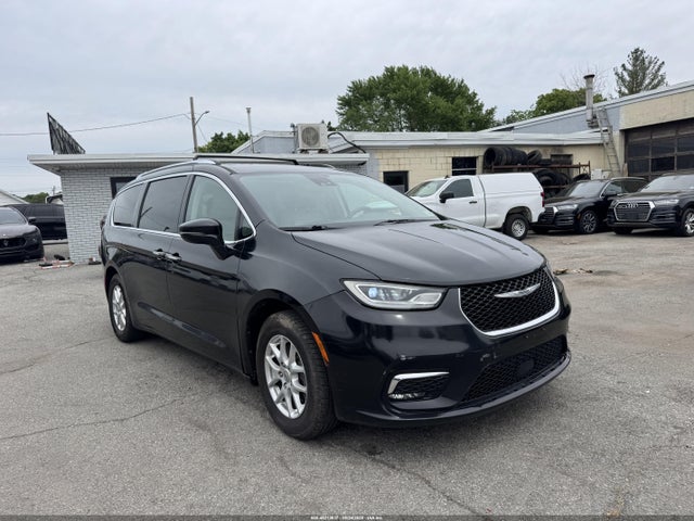 Salvage Chrysler Pacifica Image