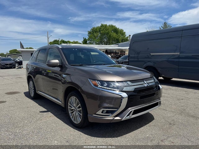Salvage Mitsubishi Outlander Image
