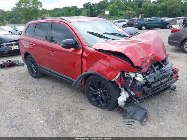 Salvage Mitsubishi Outlander Image