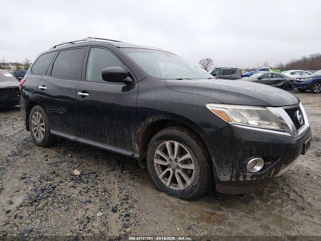 Salvage Nissan Pathfinder Image