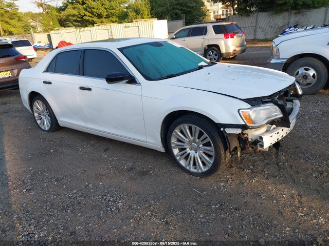 Salvage Chrysler 300c Image