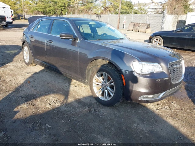 Salvage Chrysler 300 Image