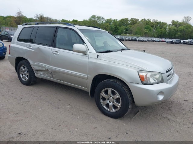 Salvage Toyota Highlander Image