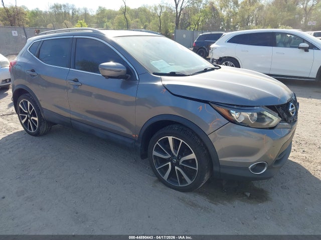 Salvage Nissan Rogue Image