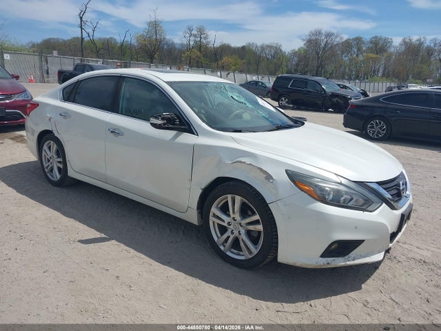 Salvage Nissan Altima Image